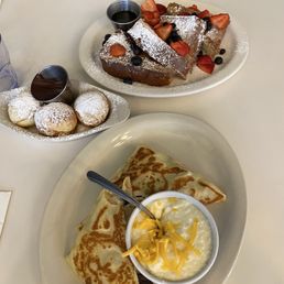 Savory crepe, French toast, round pancakes with Nutella.