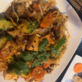 Lucky Elephant Cafe - Pad See Ew - Laotian Near Me - Washington Township, New Jersey