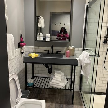 Moxy Chattanooga Downtown - Bathroom - Hotels Near Me - Chattanooga, Tennessee Moxy Chattanooga Downtown - Bathroom - Hotels Near Me - Chattanooga, Tennessee