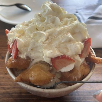 Bar Peached - Peach ice cream dessert - Cocktail Bars Near Me - Austin, Texas Bar Peached - Peach ice cream dessert - Cocktail Bars Near Me - Austin, Texas