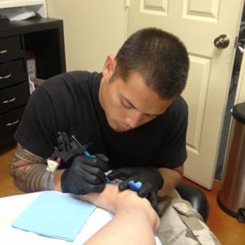 Islandtat Evolve - Josh perfecting my "girlie tat" - Tattoo Near Me - Lemon Grove, California