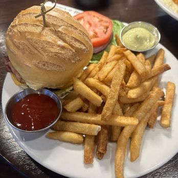 Rickenbacker Restaurant - American-Cheeseburger - New American Near Me - Miami, Florida