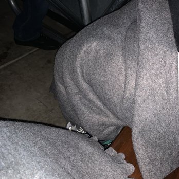 Del's Hideout - Courtesy blankets for the outdoor seating crowds on chilly nights - Barbeque Near Me - San Diego, California