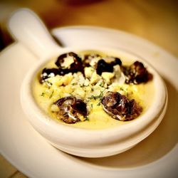Nouvelle Cuisine - Classic escargot served with butter & garlic. Superb OuiOui :)...