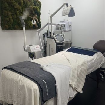 Ester De Esthetic - EsterdeEsthetic Skin Studio
Burbank 91506 - Estheticians Near Me - Burbank, California