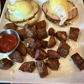 Mission Oak Grill - Pitiful Benedict with burned potatoes - New American Near Me - Newburyport, Massachusetts Mission Oak Grill - Pitiful Benedict with burned potatoes - New American Near Me - Newburyport, Massachusetts