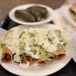 Tacos San Pedro - Beef and chicken flautas