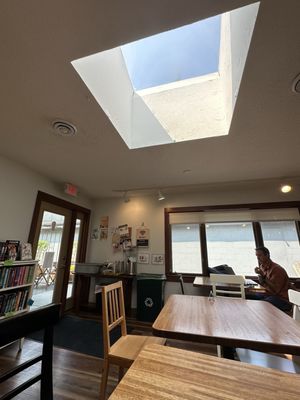 Cream & Amber by null