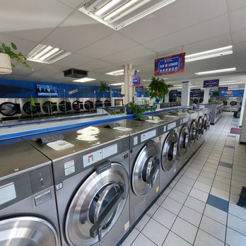 Spin Zone Coin Laundry - a row of washers - Laundromat Near Me - Long Beach, California