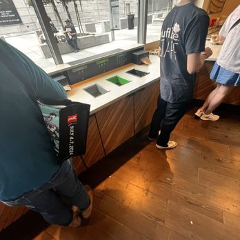 Starbucks - Coffee & Tea Near Me - Los Angeles, California