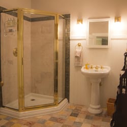 Lehmann House Bed & Breakfast - The Worlds' Fair Room private en suite bathroom