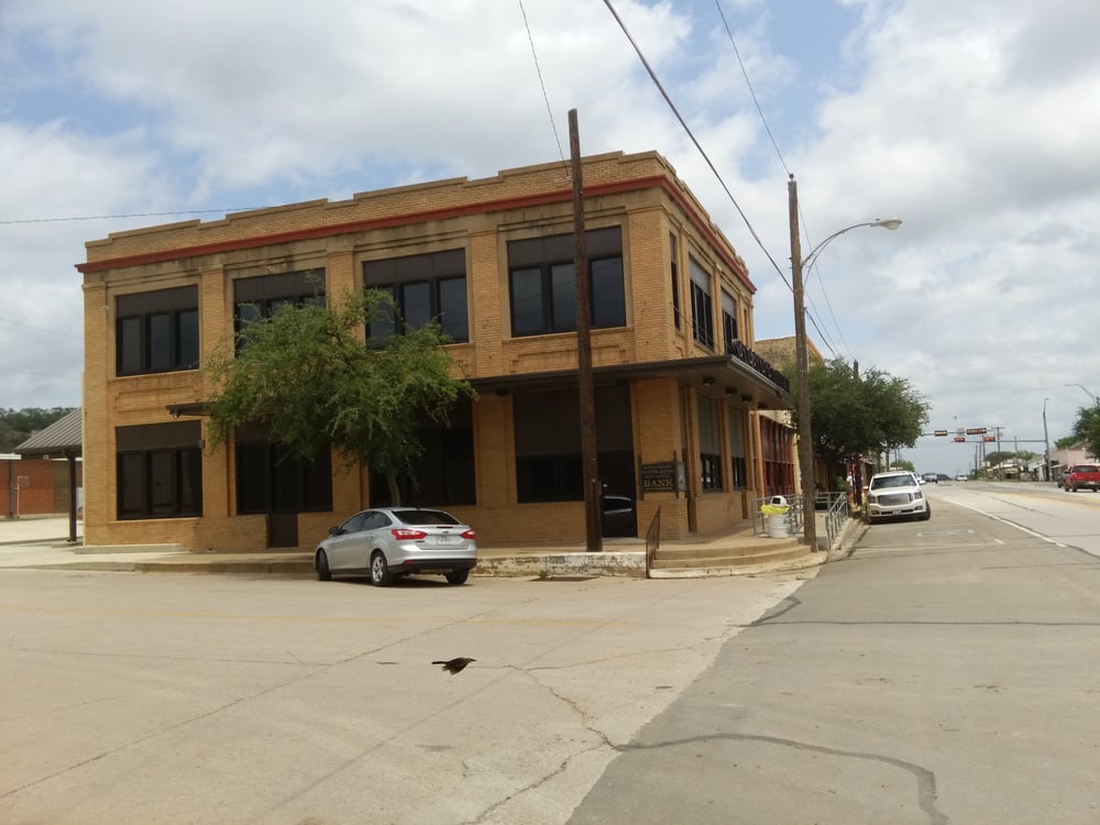THE SANTA ANNA NATIONAL BANK 610 Wallis Ave, Santa Anna, Texas