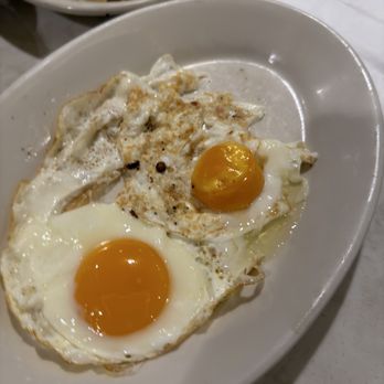 State Line Diner - Another angle of the most unpleasant eggs I've laid eyes upon - Diners Near Me - Mahwah, New Jersey
