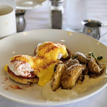 Skates On The Bay - Classic eggs benedict, 2022 - Seafood Near Me - Berkeley, California