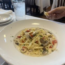 Mio Sogno Ristorante - Fettuccine with chicken and vegetables