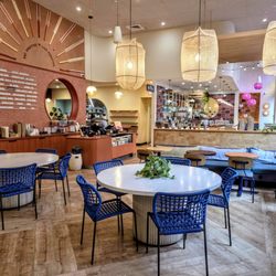 Life Alive Organic Cafe Kendall Square - Dining Area at Life Alive Organic Cafe Kendall Square