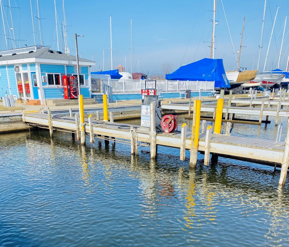 ANCHOR’S WAY MARINA 143 Anchors Way, Saint Joseph, Michigan Marinas