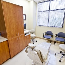 Robert Ferdowsmakan, DMD, MD - Visit with Dr. Ferdowsmakan in our consultation room.