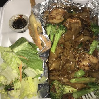 Three Spice Thai Kitchen - Pad see ew with shrimp (Lunch portion) - Thai Near Me - Gardena, California Three Spice Thai Kitchen - Pad see ew with shrimp (Lunch portion) - Thai Near Me - Gardena, California