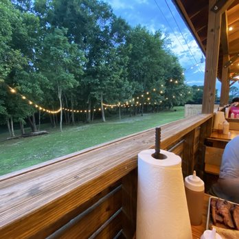 Creekside BBQ - Outdoor deck next to "spring" aka storm run off BUT had yard games and was a fantastic use of space especially for families with kiddos. - Barbeque Near Me - Pelham, Alabama