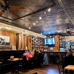 Nickel's Pit BBQ - Corning - Open seating