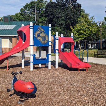 Memorial Park - Playgrounds Near Me - La Grange Park, Illinois