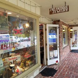 Cathy's Corner - Walkway into the shop