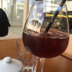 Pode ser várias coisas. Inclusive café gelado (extremamente ácido)