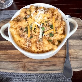 Echo Craft Kitchen - Mad Mac - New American Near Me - Watertown, Connecticut