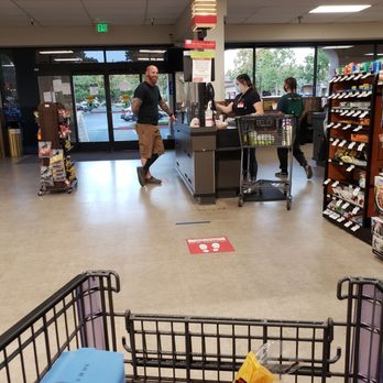 Raley's - a shopping cart in a grocery store - Grocery Near Me - Lodi, California