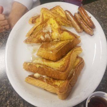 Breakfast At Valerie's - French Toast and Sausage - Breakfast & Brunch Near Me - Vancouver, Washington