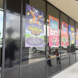 Chuck E. Cheese - Outside