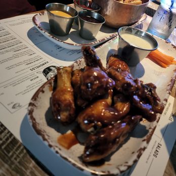 Parlay Sporting Club + Kitchen - Wings - Sports Bars Near Me - Columbus, Ohio