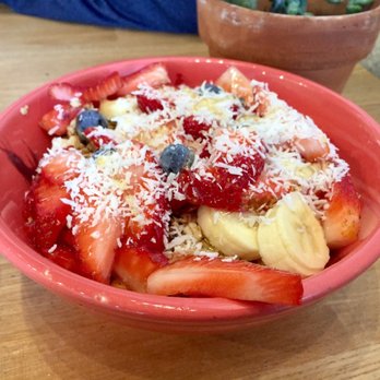 Backyard Bowls - Small island bowl ($8.95) - Juice Bars & Smoothies Near Me - Goleta, California