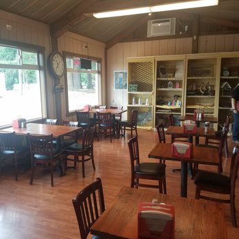 Fir Point Farms - Sweet interior seating area in the cafe. - Fruits & Veggies Near Me - Aurora, Oregon Fir Point Farms - Sweet interior seating area in the cafe. - Fruits & Veggies Near Me - Aurora, Oregon