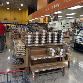 H-E-B - Well stocked pastries - Grocery Near Me - Houston, Texas