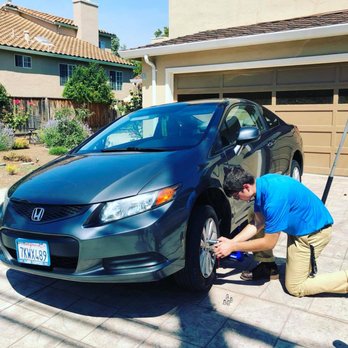Siticar - Palo Alto, CA - James rotating a customer's tires at home - Oil Change Stations Near Me Siticar - Palo Alto, CA - James rotating a customer's tires at home - Oil Change Stations Near Me