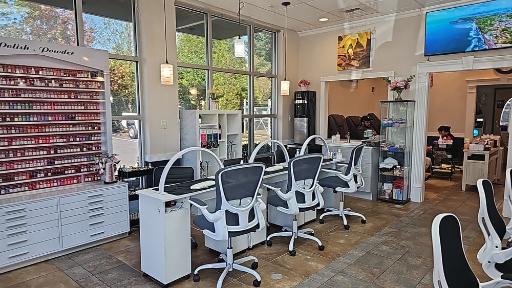 Posh Nail & Spa Logo