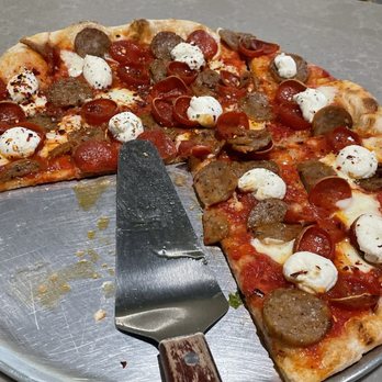 Rotolo's Craft & Crust - The Big Apple (13"). Also delish. Asked for it to be cut in squares and they did!! - Pizza Near Me - Alexandria, Louisiana Rotolo's Craft & Crust - The Big Apple (13"). Also delish. Asked for it to be cut in squares and they did!! - Pizza Near Me - Alexandria, Louisiana