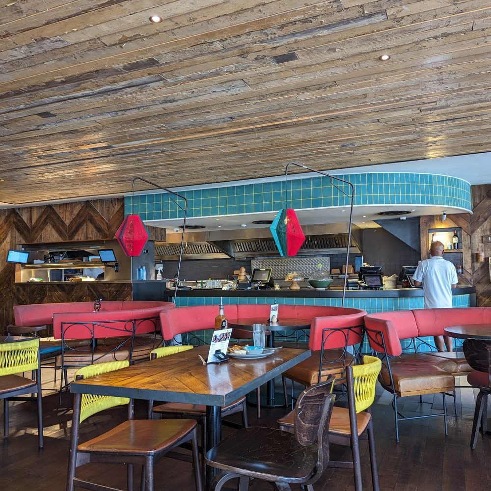 Nando's - Fast Food Near Me - Hounslow, XGL