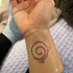 House of Hoodoo - Fine line tattoo