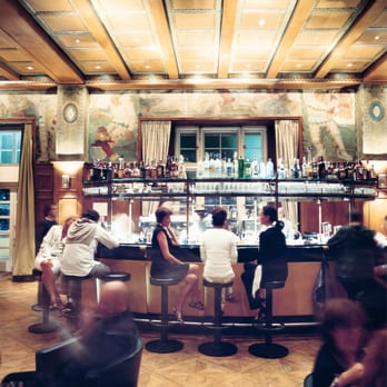 Laurin - Un aperitivo tra amici al Laurin Bar! / Ein Aperitif mit Freunden in der Laurin Bar! - Bars Near Me - Bolzano, BZ Laurin - Un aperitivo tra amici al Laurin Bar! / Ein Aperitif mit Freunden in der Laurin Bar! - Bars Near Me - Bolzano, BZ