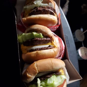 In-N-Out Burger - Fast Food Near Me - Temecula, California