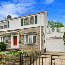 Tony Murphy - Houlihan Lawrence - 169 Hyatt Avenue, Yonkers