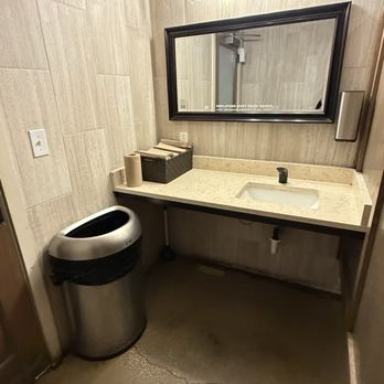 Maybank Public House - Clean women's restroom - American Near Me - Charleston, South Carolina Maybank Public House - Clean women's restroom - American Near Me - Charleston, South Carolina