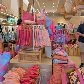 Aloha Collection - Ala Moana Center - Accessories Near Me - Honolulu, Hawaii Aloha Collection - Ala Moana Center - Accessories Near Me - Honolulu, Hawaii