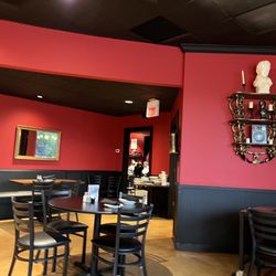 Liliana's Cottleville - Interior' Decor