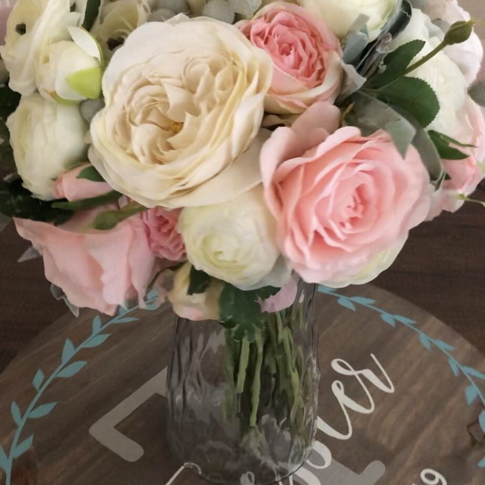 The Faux Bouquets - Replica- it's not exact and it's smaller and less "structured", but they captured the essence of the bouquet beautifully. - Florists Near Me - Redlands, California The Faux Bouquets - Replica- it's not exact and it's smaller and less "structured", but they captured the essence of the bouquet beautifully. - Florists Near Me - Redlands, California