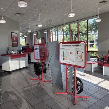 Discount Tire - Waiting area - Tires Near Me - Dallas, Texas