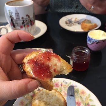Brigit's Bakery - Warm scones with clotted cream and jam - Bakeries Near Me - London, XGL Brigit's Bakery - Warm scones with clotted cream and jam - Bakeries Near Me - London, XGL